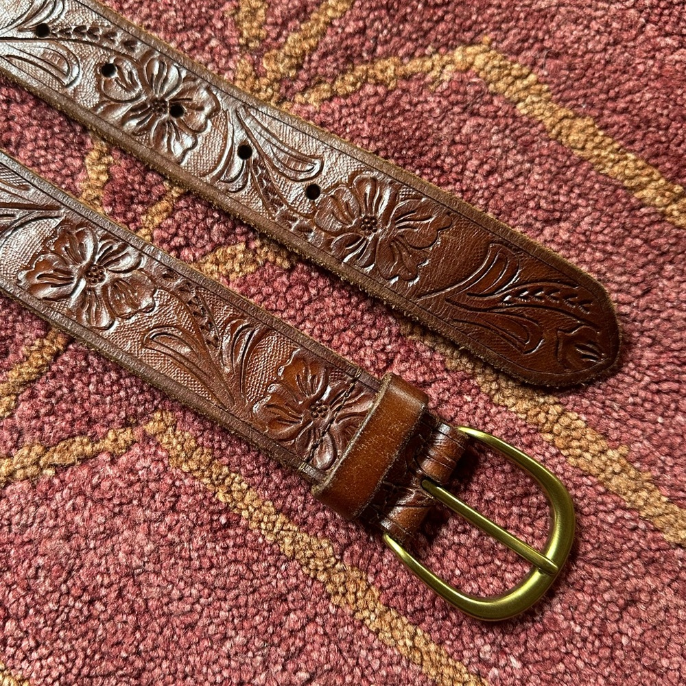 🌺 American Eagle Brown Stamped Leather Belt with Brass Buckle